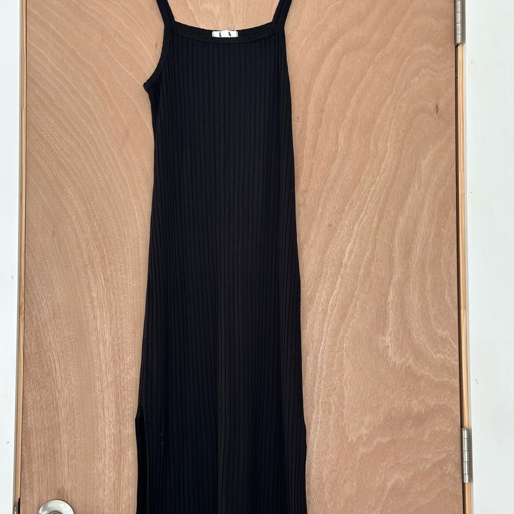 Elegant Black Ribbed Midi Dress